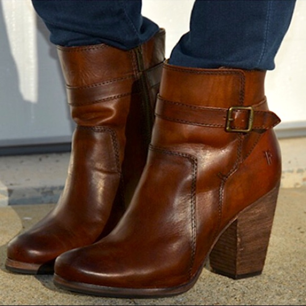 Frye Pattie Cognac Leather Belt Cute Ankle Booties